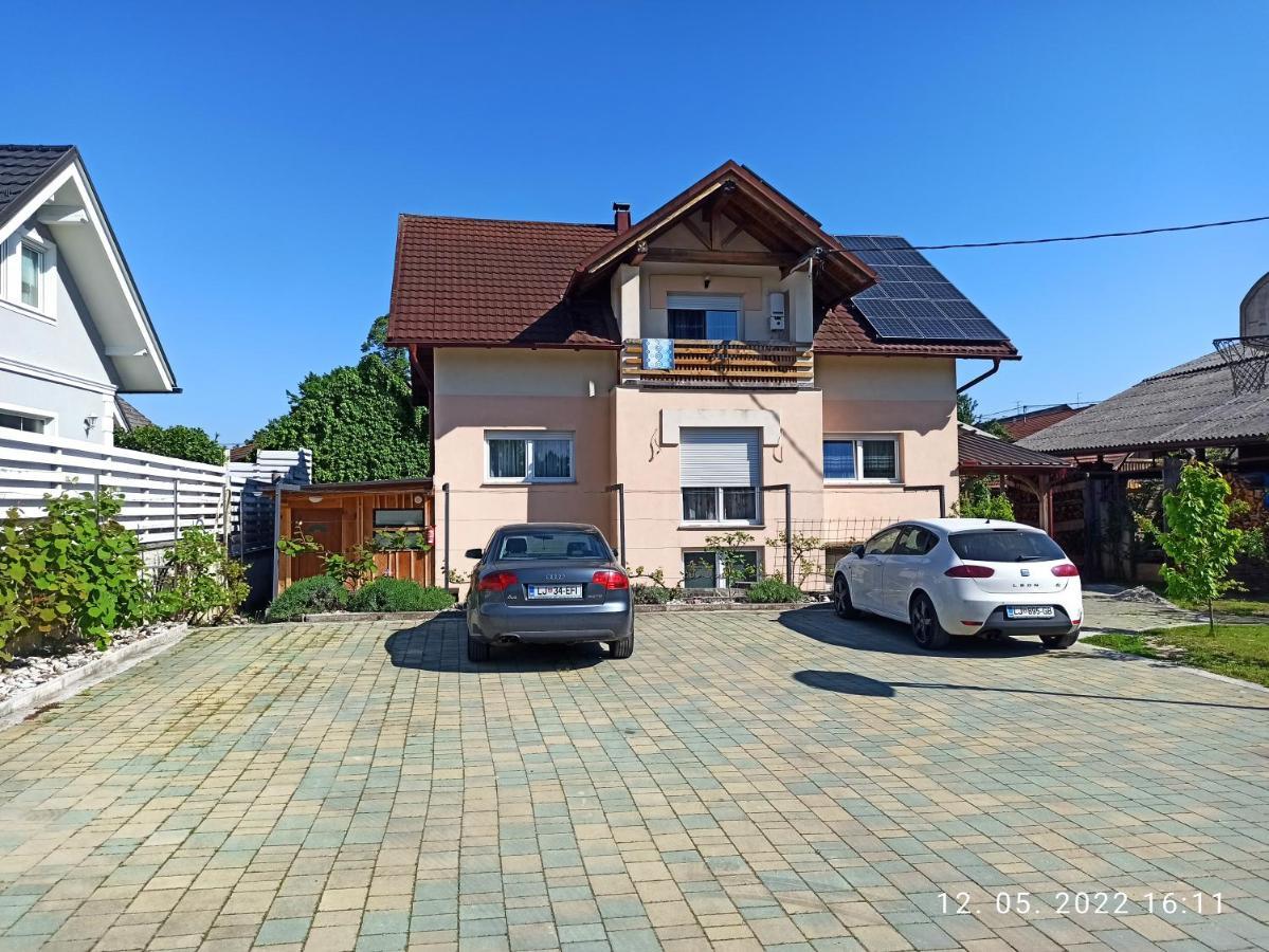 Vagon - Studio - Near Btc, Ljubljanaアパートメント エクステリア 写真